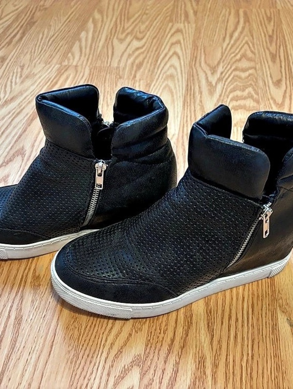 Steve Madden Womens Sz 9.5 M Black Leather Hidden Wedge Heel Boots Sneakers Shoe